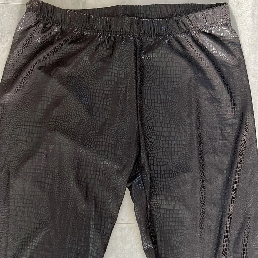 Bebe Leggings Tights 2B Black Snakeskin patterned NWT Size S